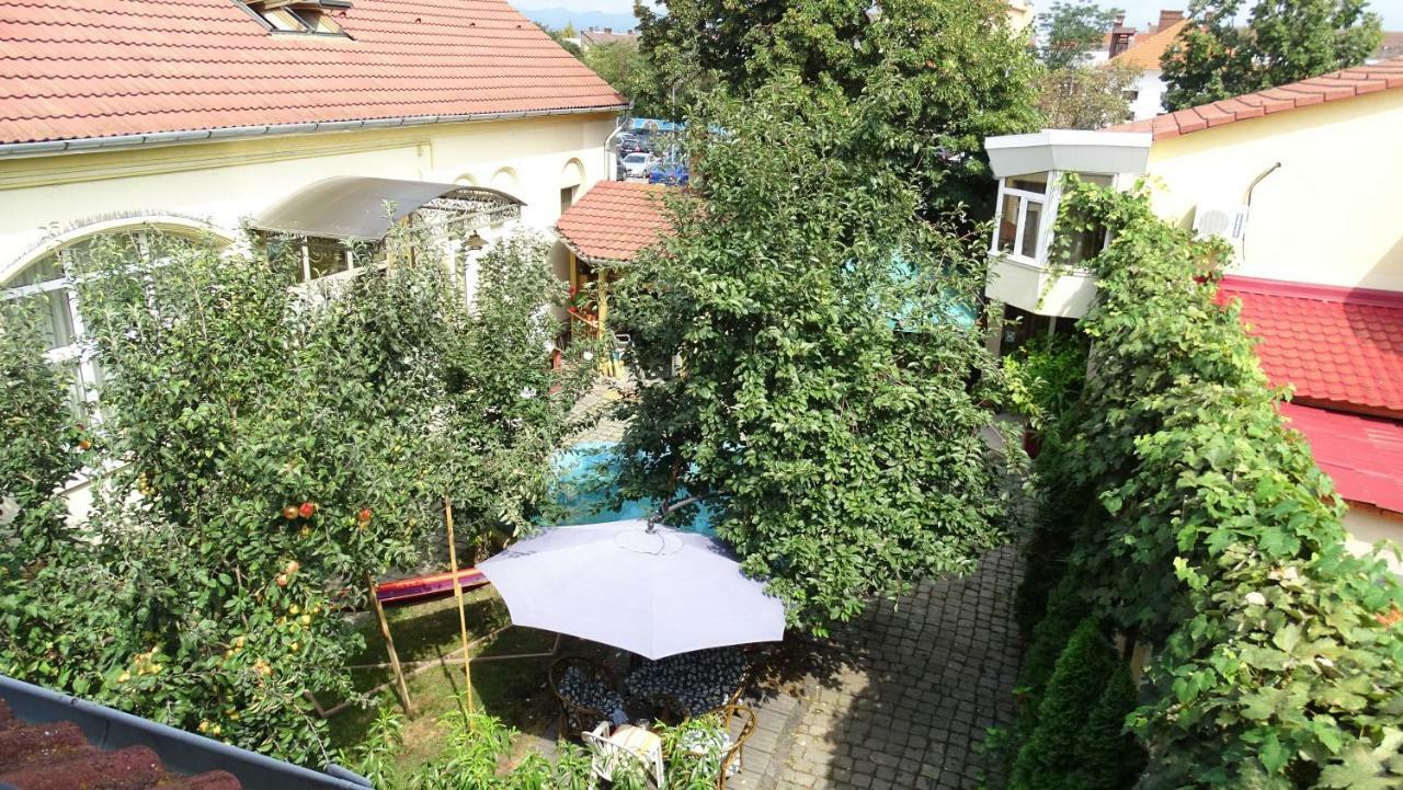 Casa Elysee Hotel Deva Exterior photo